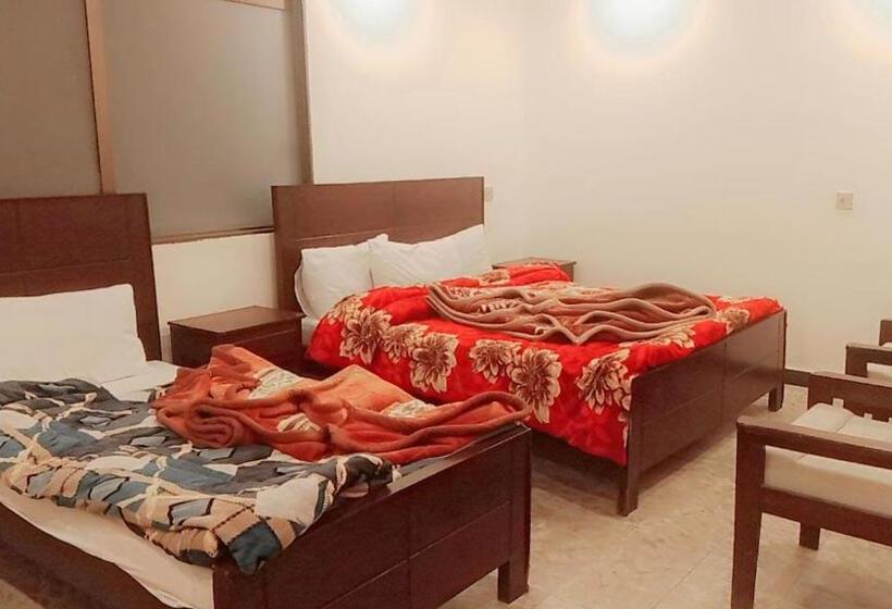 هتل The Lavish Inn