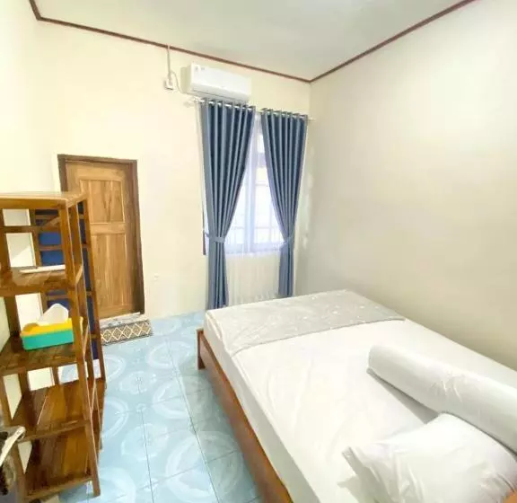 Majatalo Cendana Guesthouse Labuan Bajo2