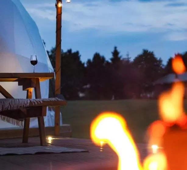 Majatalo Stargazing Dome