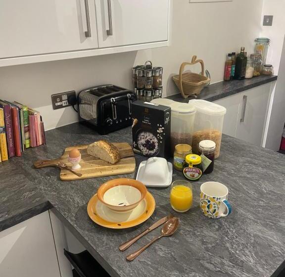 Bed and Breakfast Central Poole Spacious Room In Edwardian House