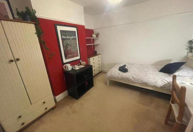 Bed and Breakfast Central Poole Spacious Room In Edwardian House