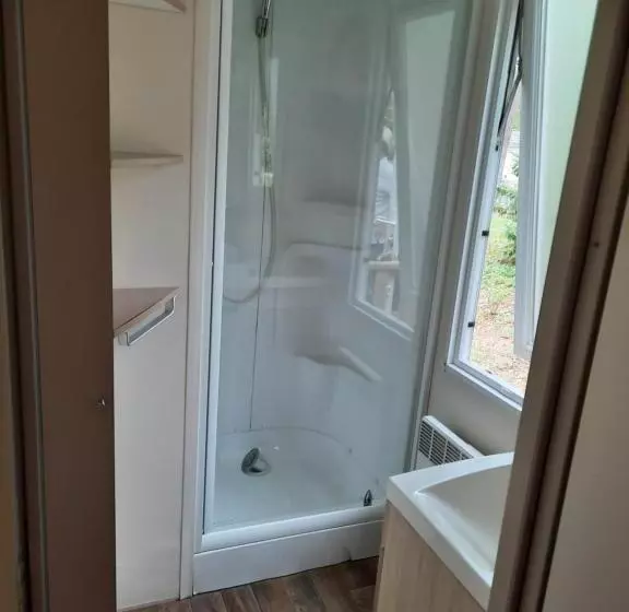 ベッドアンドブレックファースト Une Petite Chambre En Forêt à Saint Chéron