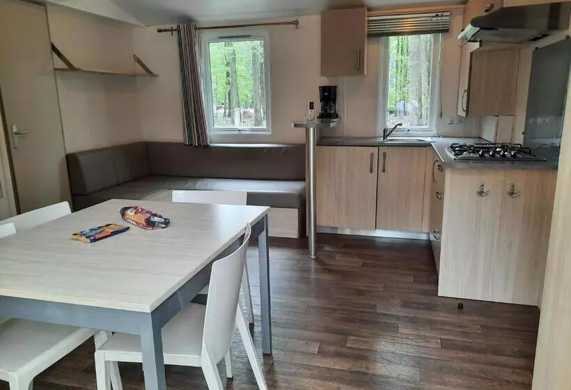 ベッドアンドブレックファースト Une Petite Chambre En Forêt à Saint Chéron