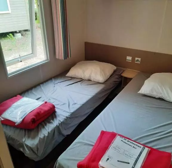 ベッドアンドブレックファースト Une Petite Chambre En Forêt à Saint Chéron