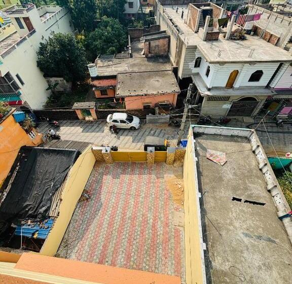 هتل Dittu Holiday Inn Puri   Perfect Location And Comfortable Room