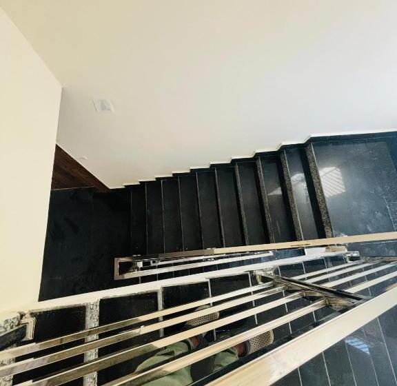 هتل Dittu Holiday Inn Puri   Perfect Location And Comfortable Room