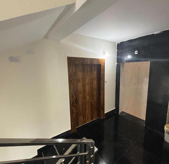 هتل Dittu Holiday Inn Puri   Perfect Location And Comfortable Room