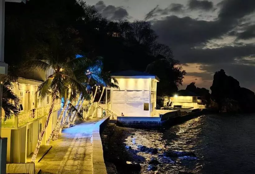 ホテル Luckytito Anilao Resort