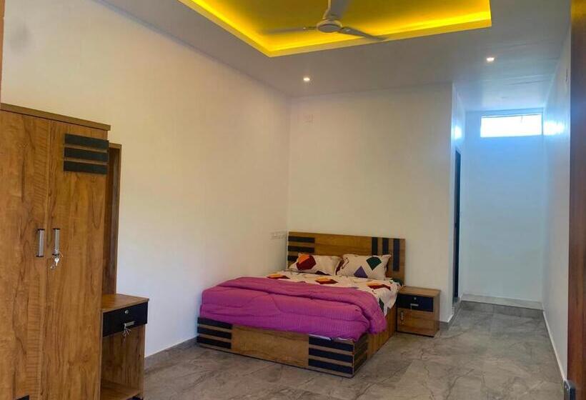 Hotel Oyo S N M Rooms