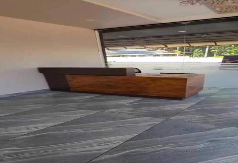 Hotel Oyo S N M Rooms