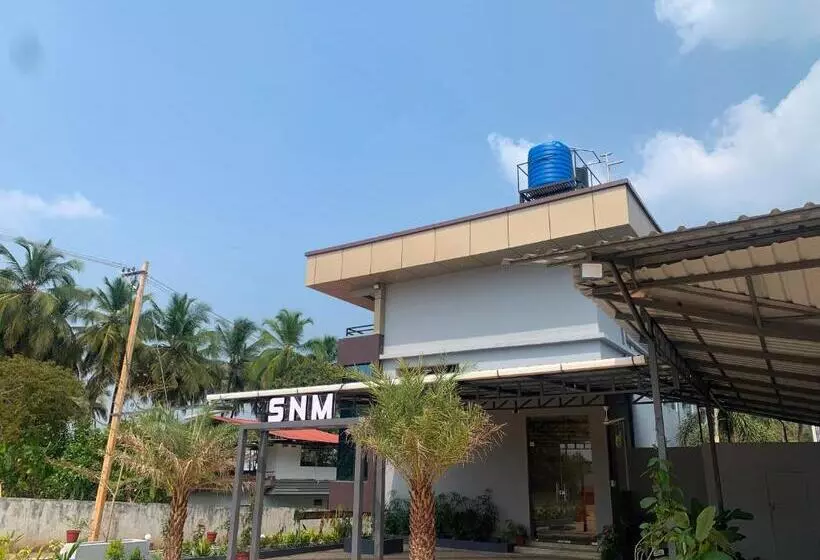 ホテル Oyo S N M Rooms