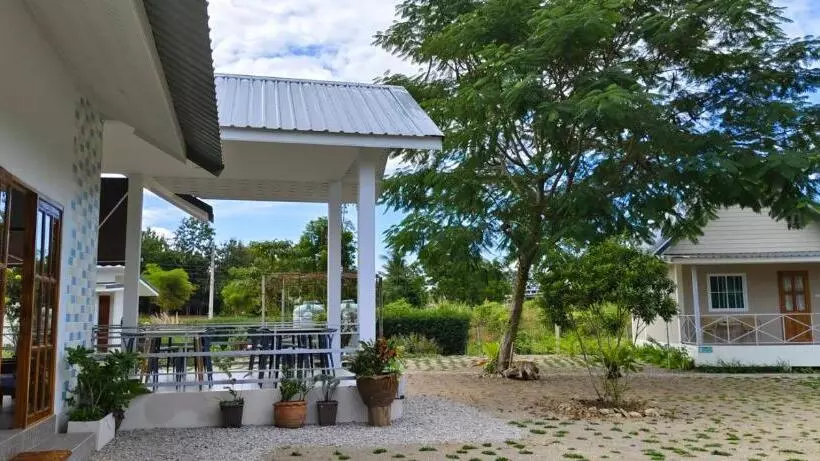 Majatalo Chiang Khan Dwelling