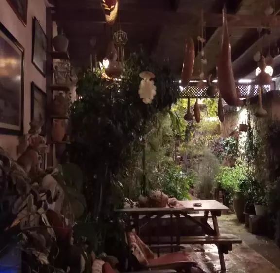 ベッドアンドブレックファースト Mystery Garden Guest House
