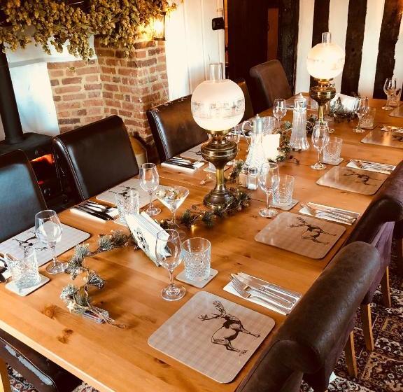 مبيت وإفطار The Black Pig Public House