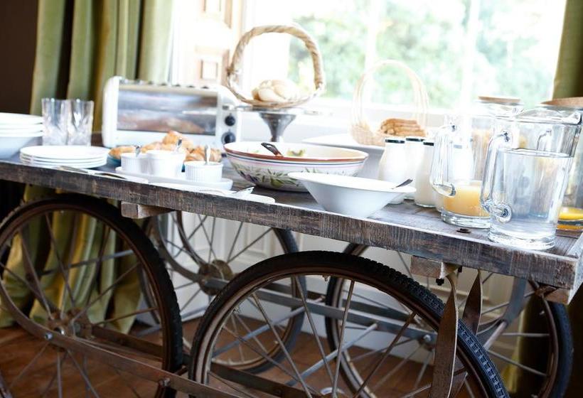 Hotelli Backwell House