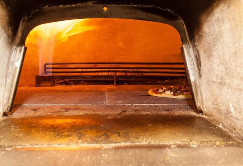 酒店 Black Isle Bar & Rooms