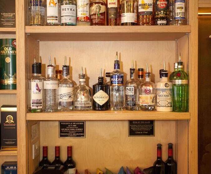 酒店 Black Isle Bar & Rooms