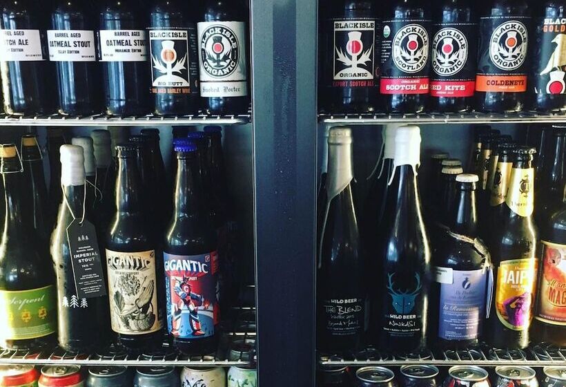 酒店 Black Isle Bar & Rooms