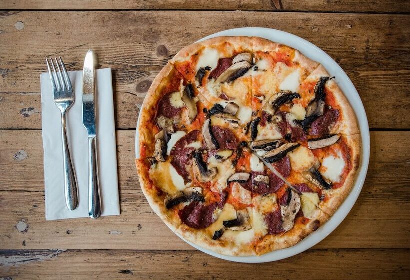 酒店 Black Isle Bar & Rooms