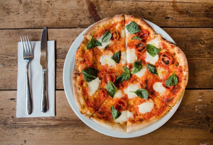 酒店 Black Isle Bar & Rooms