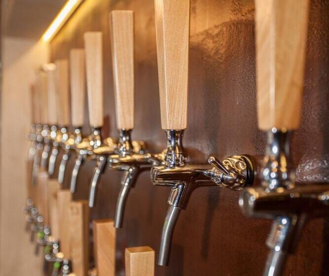 酒店 Black Isle Bar & Rooms