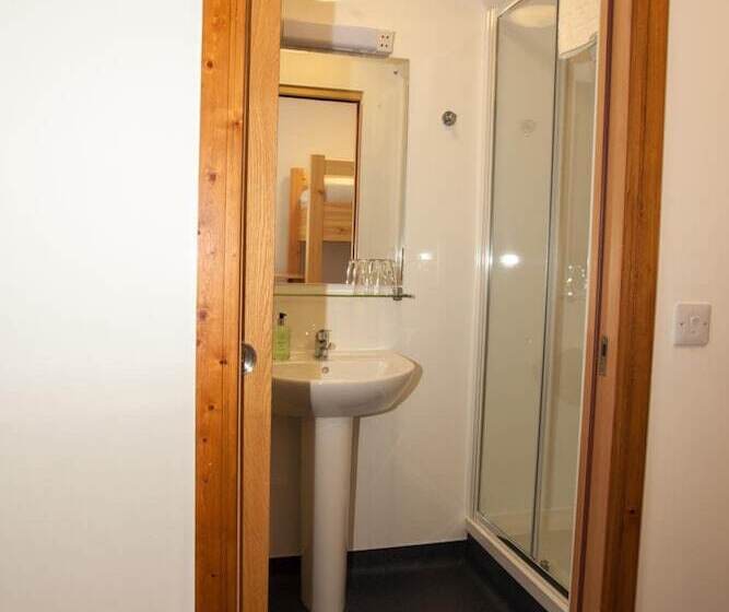 酒店 Black Isle Bar & Rooms