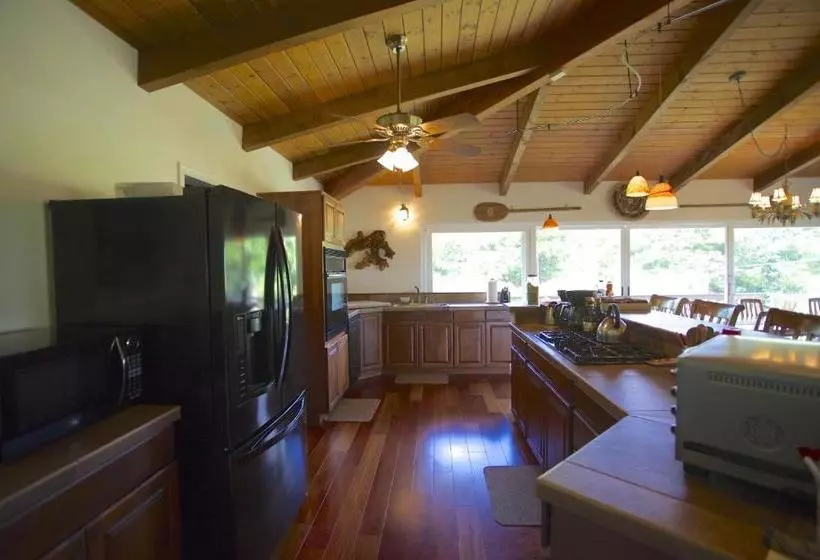 هتل Hale Ho O Maha Bed And Breakfast