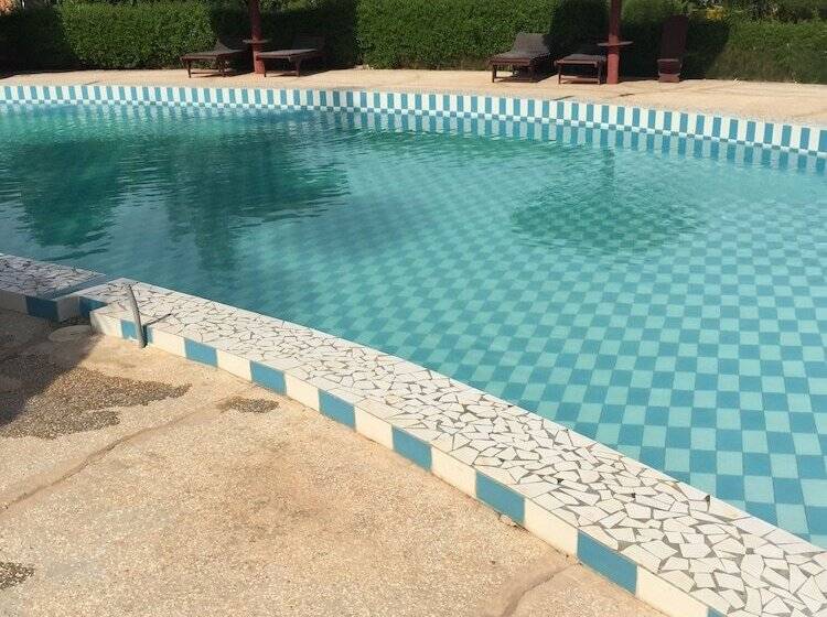 Отель Les Cristaux Roses