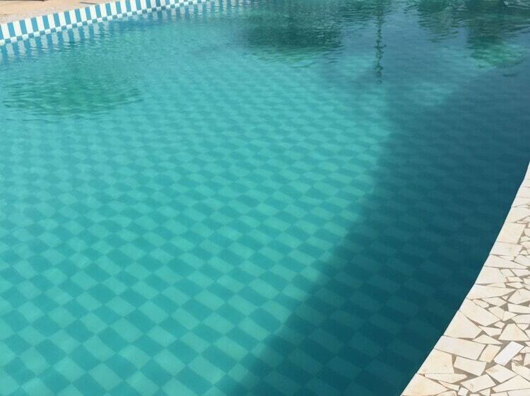 Отель Les Cristaux Roses