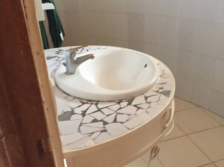 Отель Les Cristaux Roses