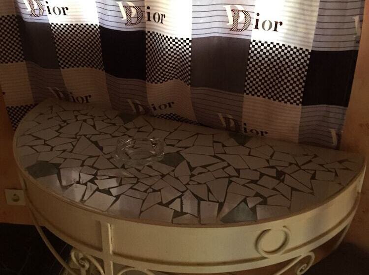 Отель Les Cristaux Roses