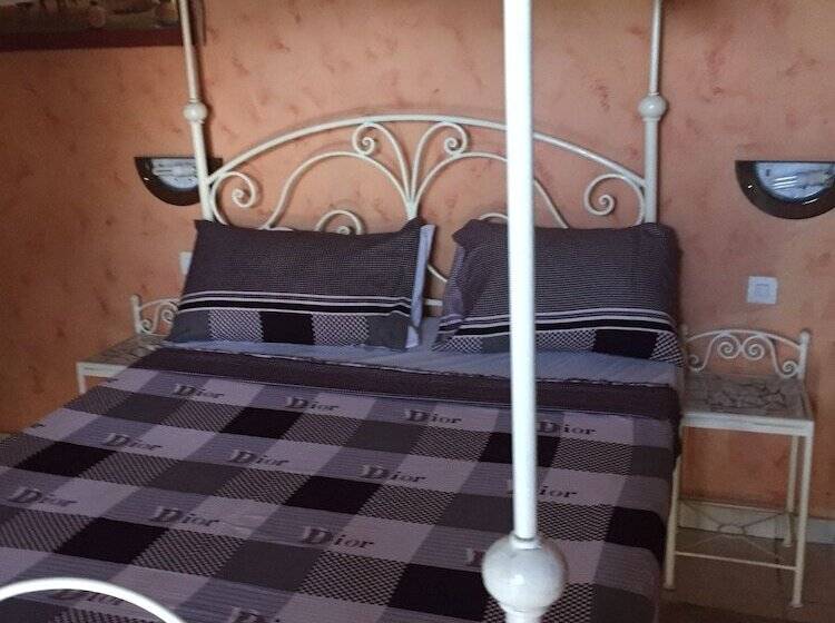 Отель Les Cristaux Roses