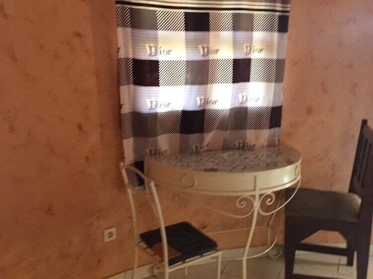 Отель Les Cristaux Roses