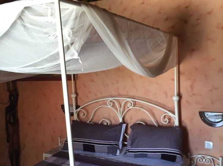 Отель Les Cristaux Roses