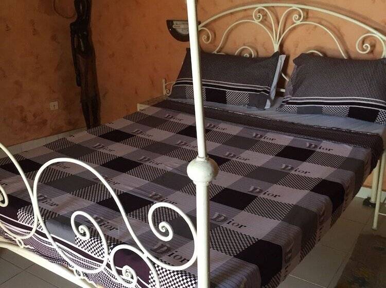 Отель Les Cristaux Roses