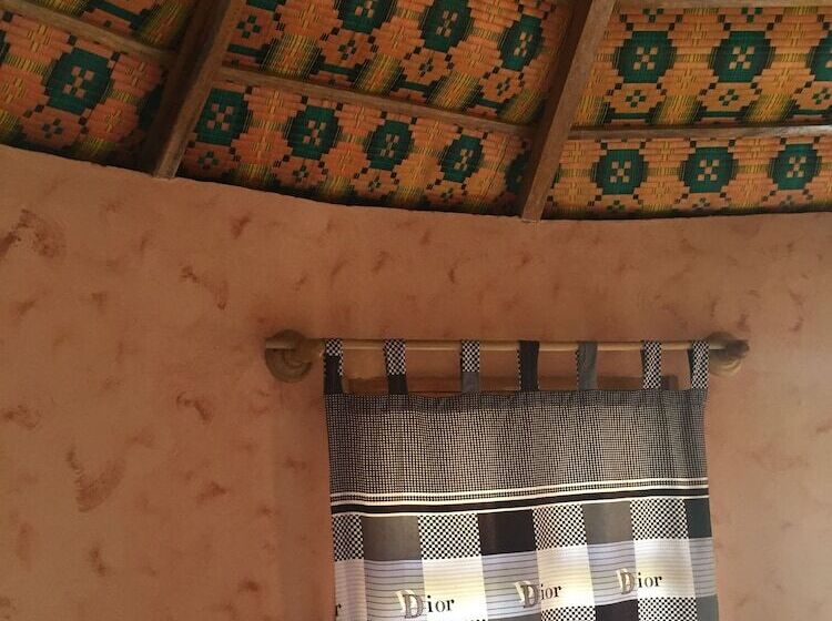 Отель Les Cristaux Roses