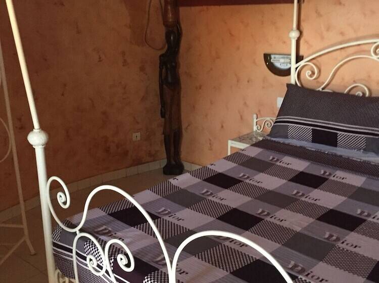 Отель Les Cristaux Roses