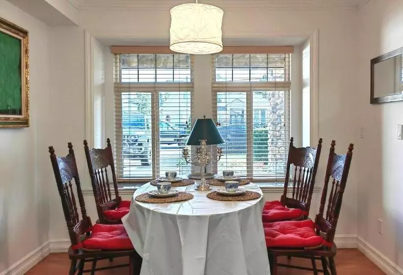 تختخواب و صبحانه 20% Off New Listing! Vintage Duplex Art Retreat