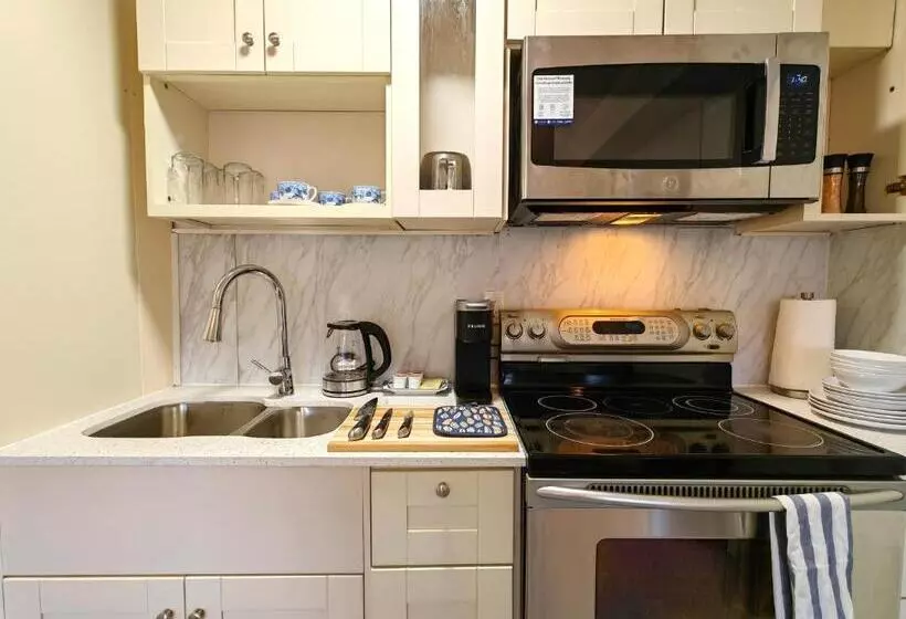 تختخواب و صبحانه 20% Off New Listing! Vintage Duplex Art Retreat