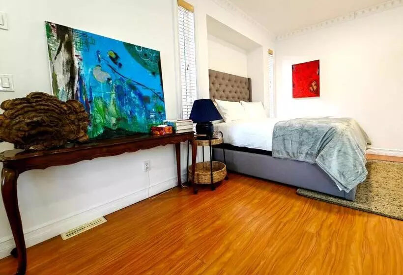 تختخواب و صبحانه 20% Off New Listing! Vintage Duplex Art Retreat
