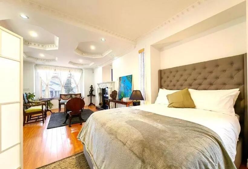 تختخواب و صبحانه 20% Off New Listing! Vintage Duplex Art Retreat