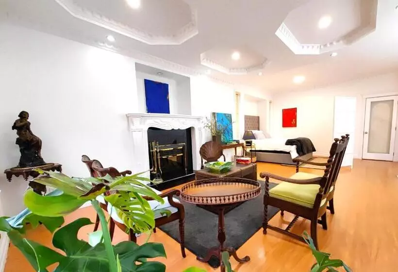 تختخواب و صبحانه 20% Off New Listing! Vintage Duplex Art Retreat