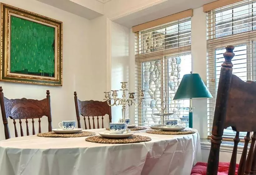 تختخواب و صبحانه 20% Off New Listing! Vintage Duplex Art Retreat