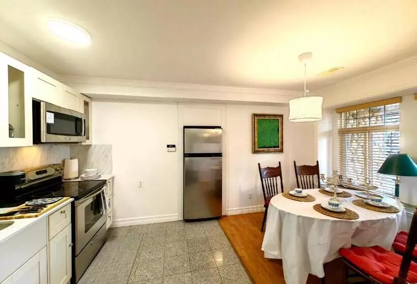 تختخواب و صبحانه 20% Off New Listing! Vintage Duplex Art Retreat