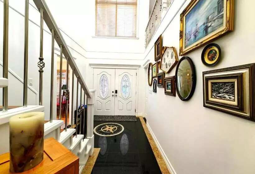 تختخواب و صبحانه 20% Off New Listing! Vintage Duplex Art Retreat