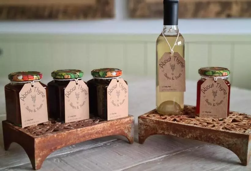 Aamiaismajoitus (B&B) About Thyme For Sleeps & Treats