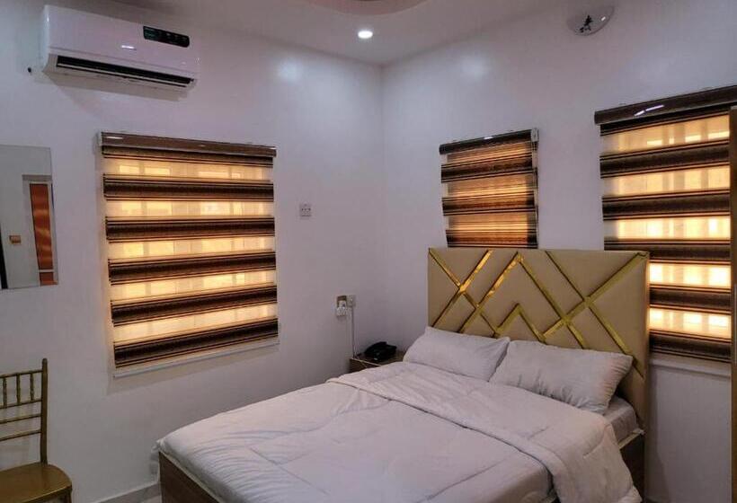 هتل B&y Royal Bar & Lounge Adigbe Road Abeokuta Near Adigbe Police Station After Panseke