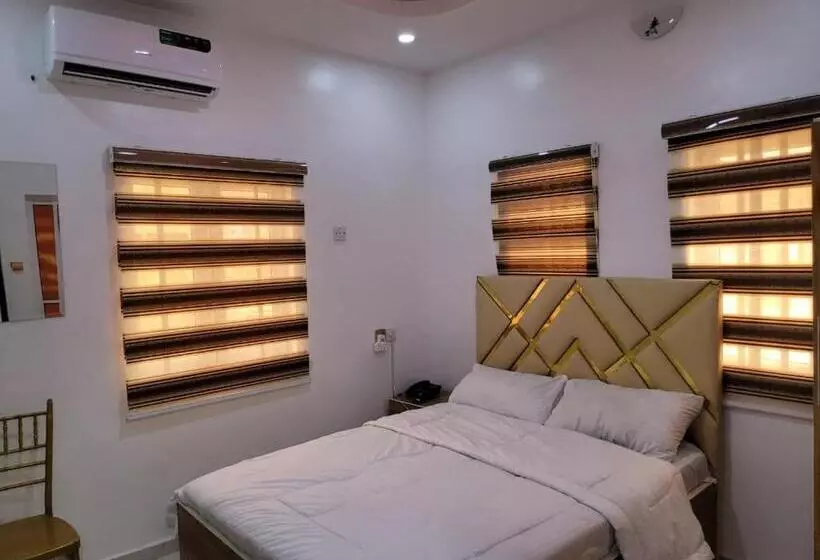هتل B&y Royal Bar & Lounge Adigbe Road Abeokuta Near Adigbe Police Station After Panseke