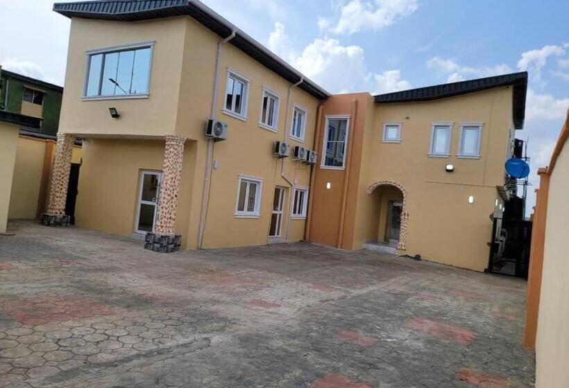 هتل B&y Royal Bar & Lounge Adigbe Road Abeokuta Near Adigbe Police Station After Panseke