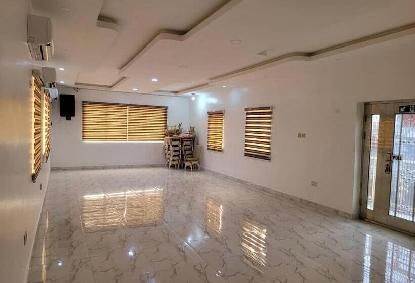 هتل B&y Royal Bar & Lounge Adigbe Road Abeokuta Near Adigbe Police Station After Panseke